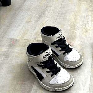 Little boys SIZE 10.5 PUMA high top shoes.